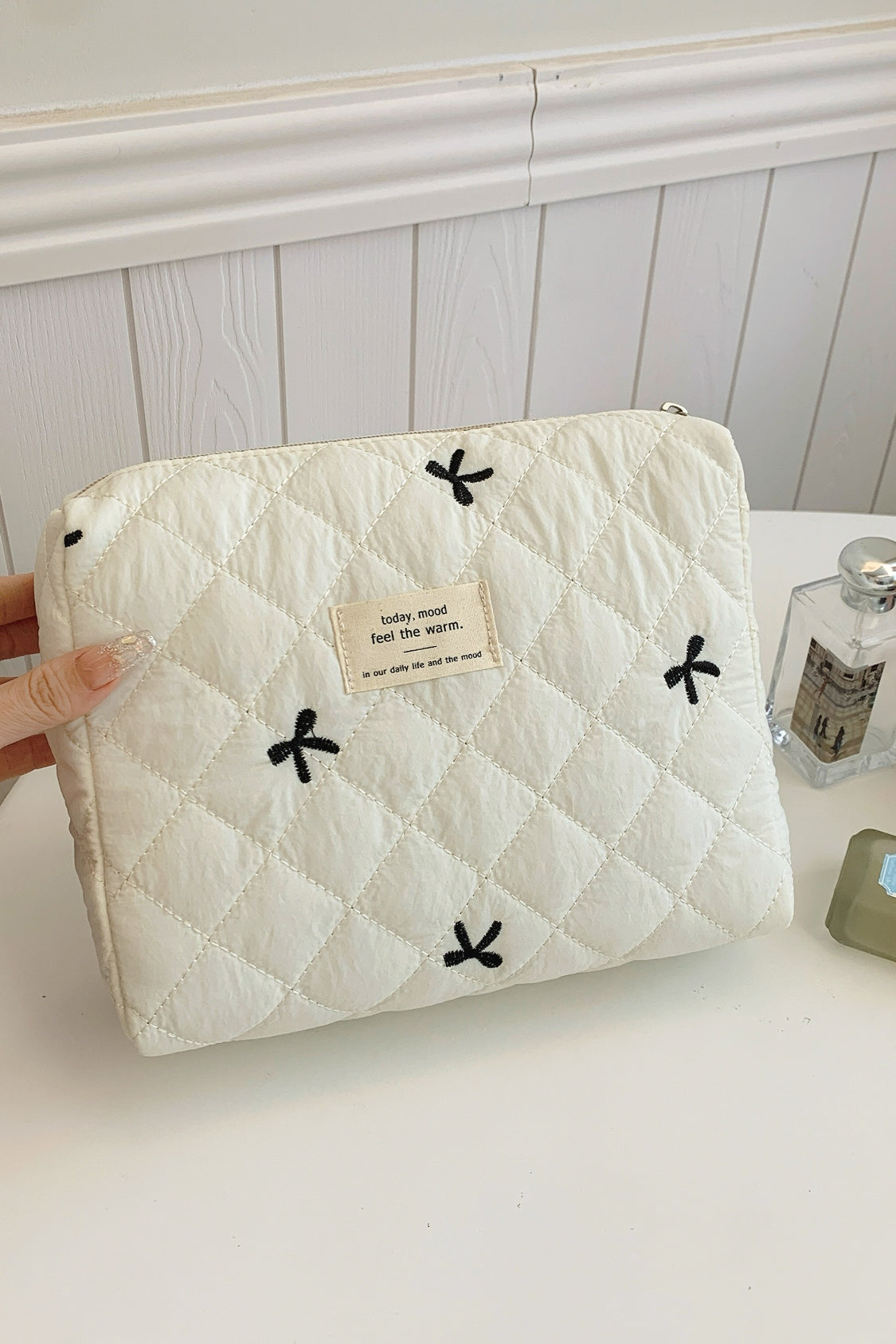 Medium Bow Embroidered Quilted Storage Bag