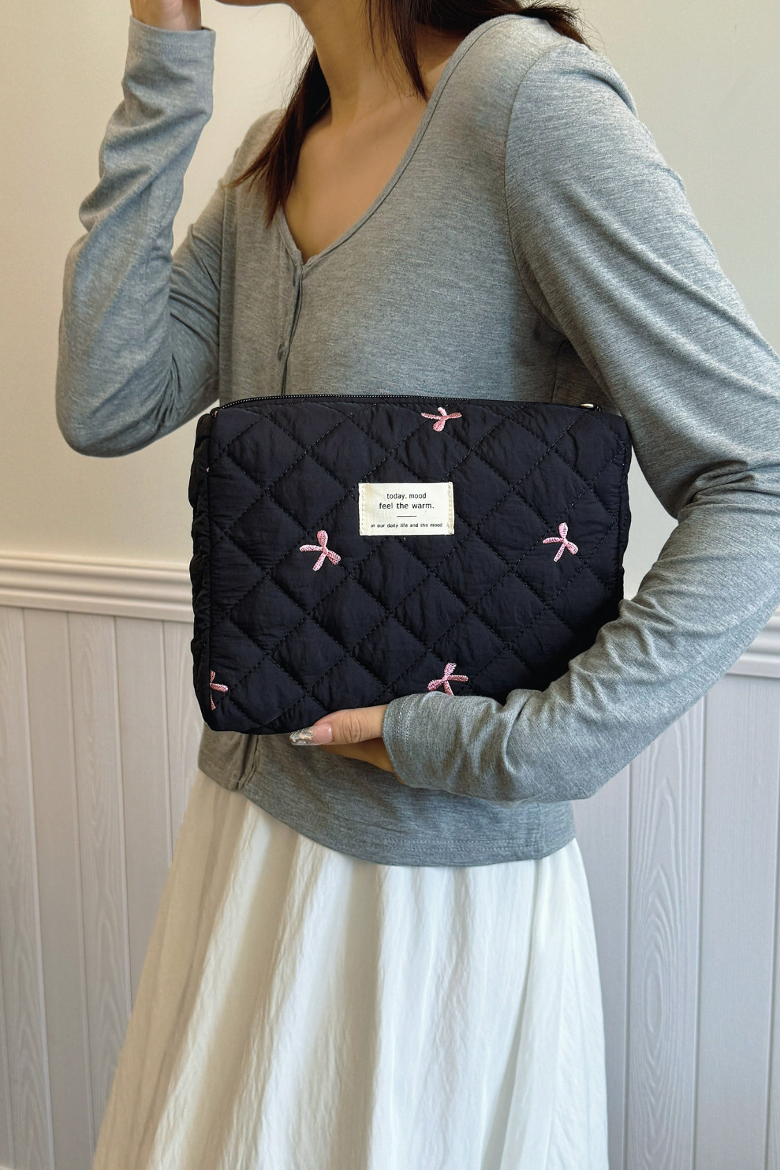 Medium Bow Embroidered Quilted Storage Bag