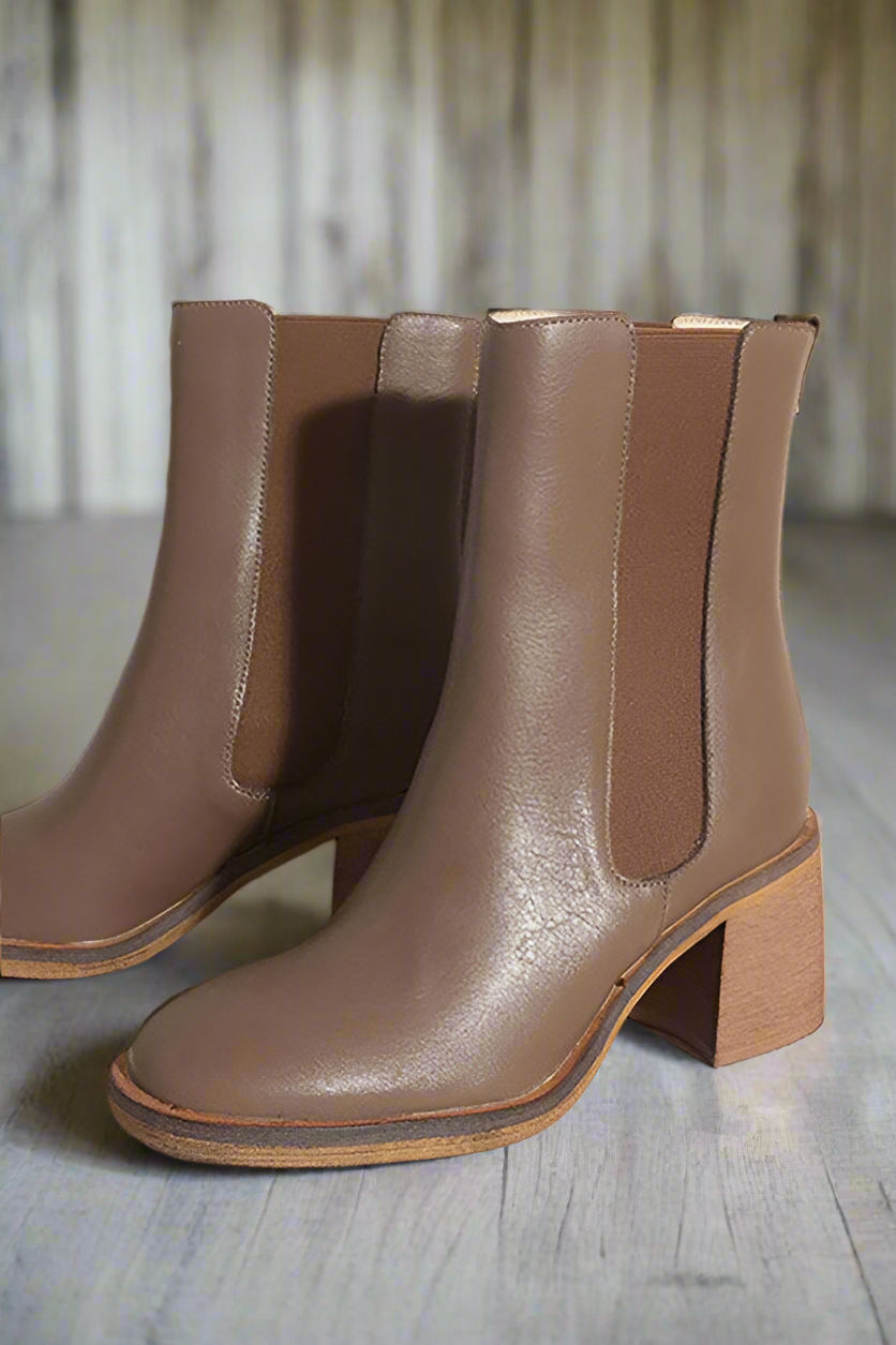 Olivia Vintage Roots Boots